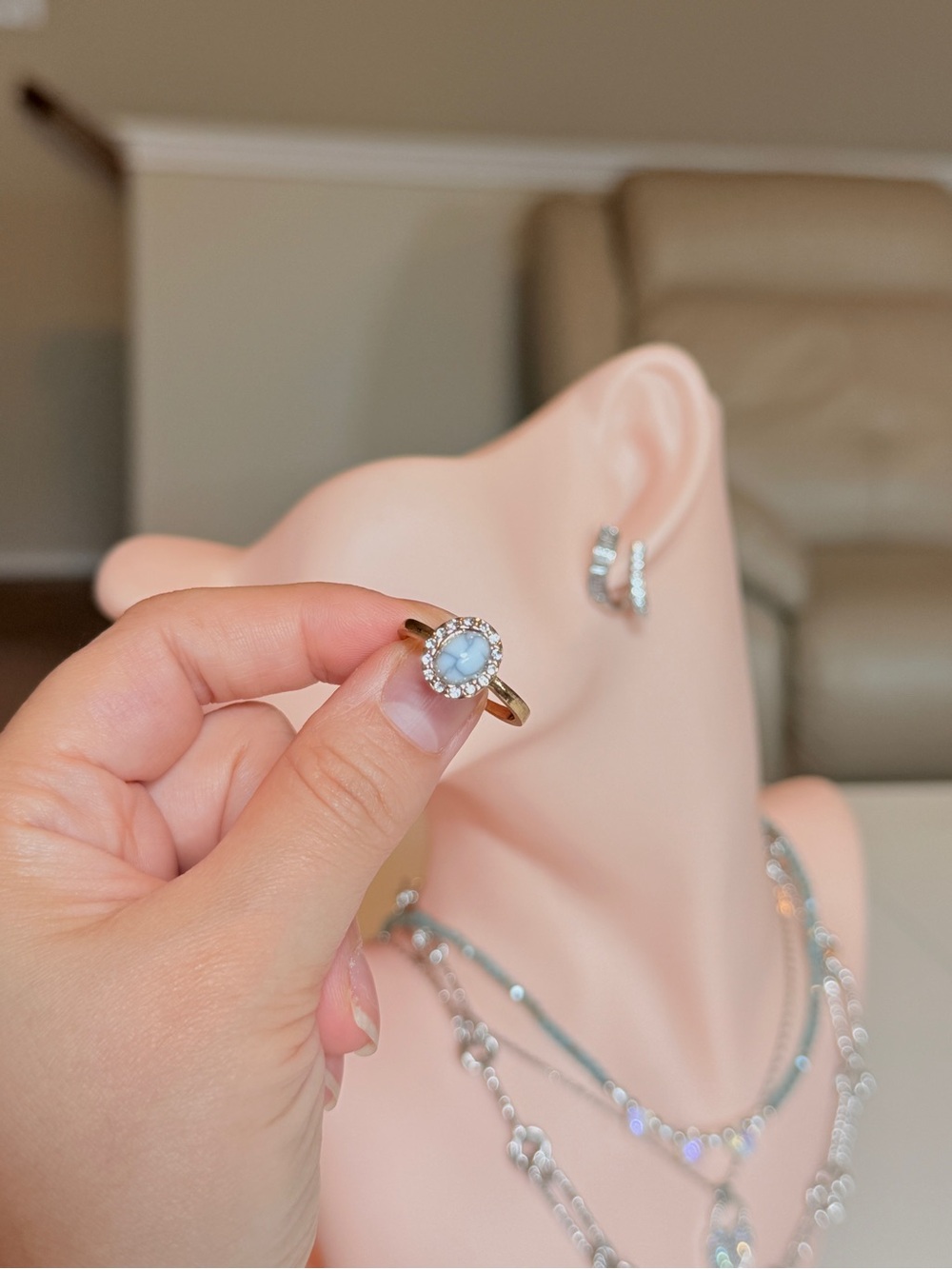 Elegant White Opal Ring - Picture 7 of 8